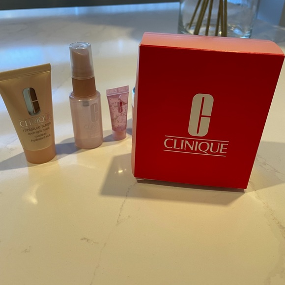 Clinique Hydration Heroes Gift Set - Picture 5 of 7